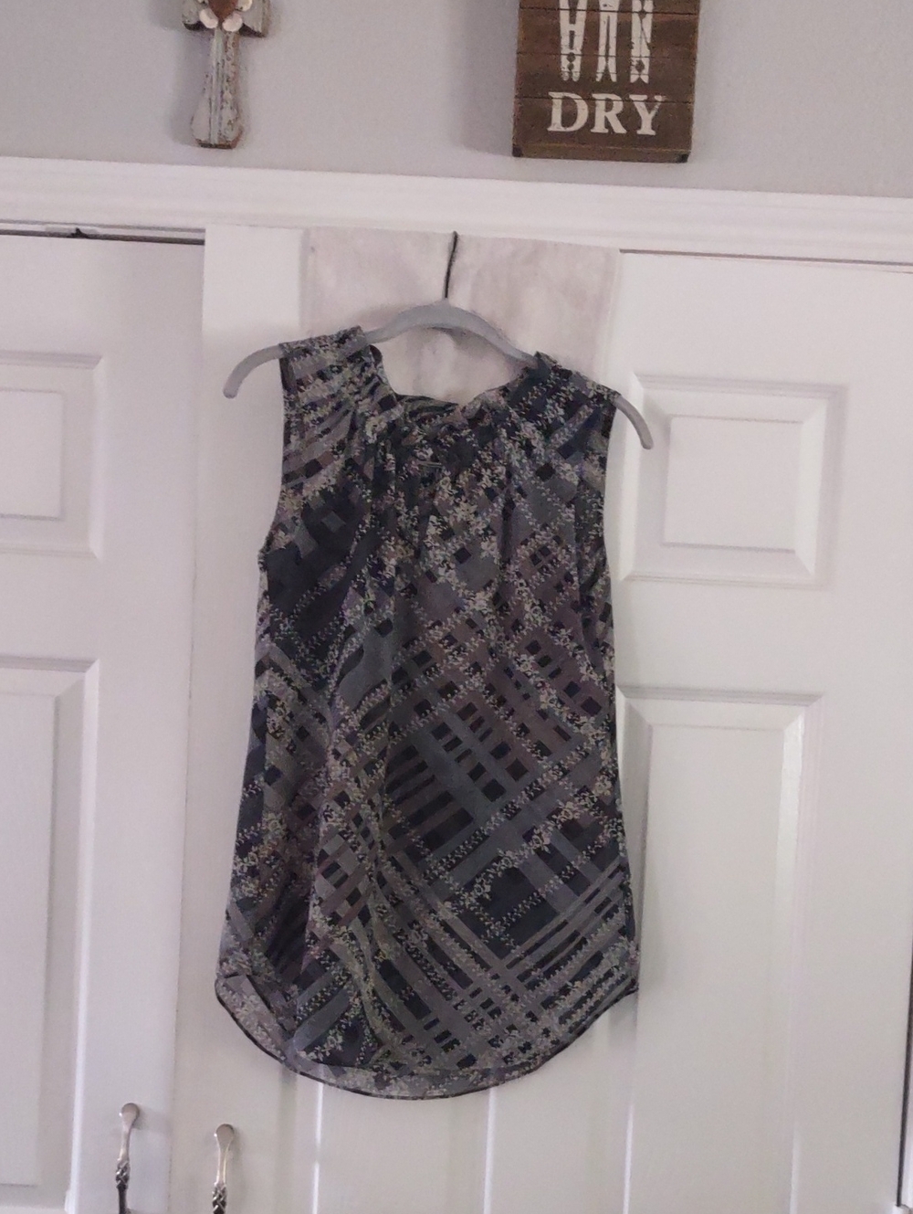 Cabi XS Gray Floral Sleeveless Top Fully Lined EUC Size Xs